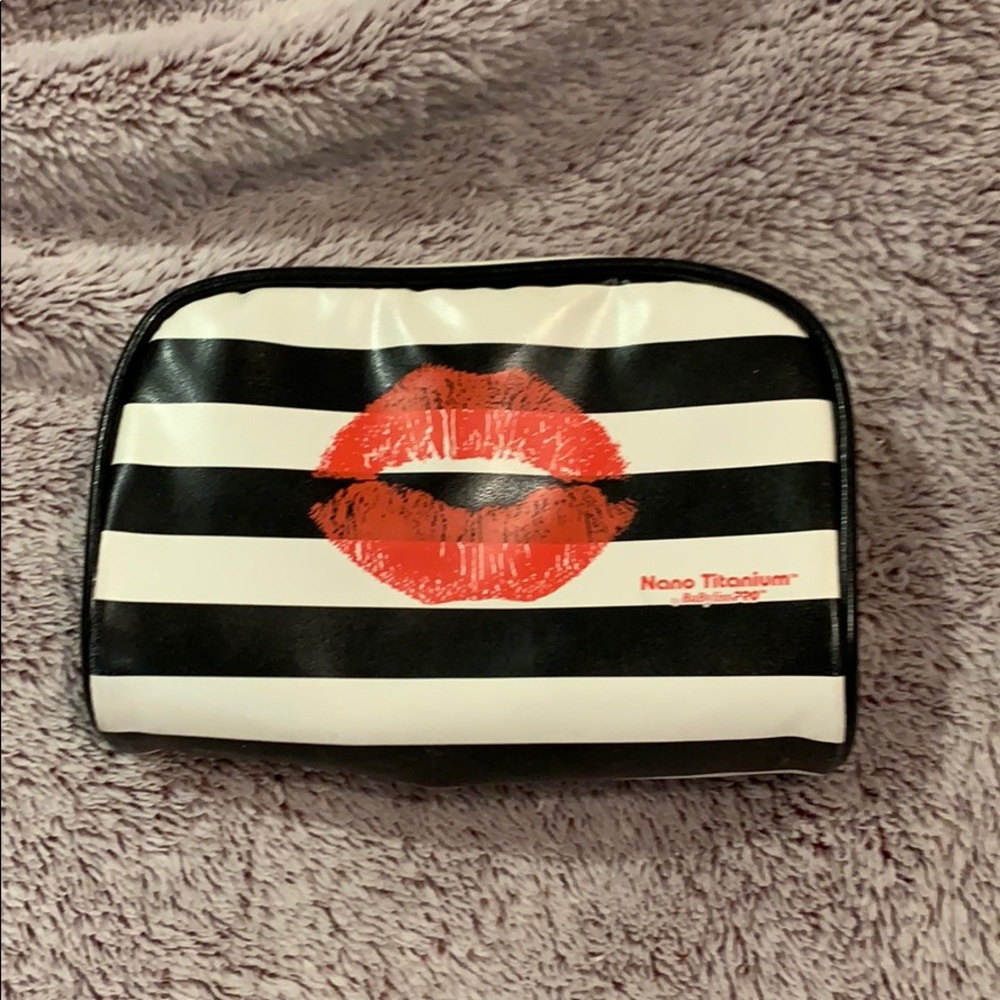 Black and white stripped lips small zip up bag